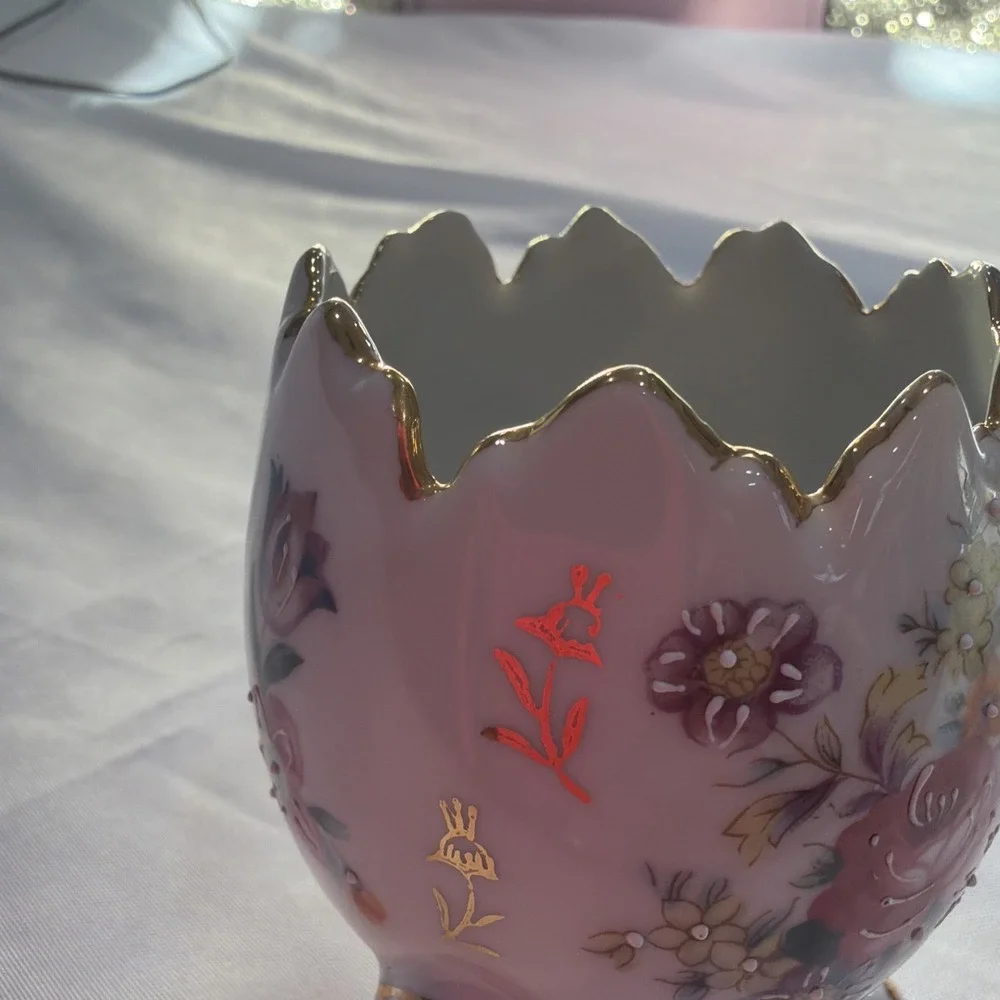 VINTAGE HANDPAINTED PORCELAIN FOOTED EGG‎ VASE FLORAL PATTERN RARE Easter Spring